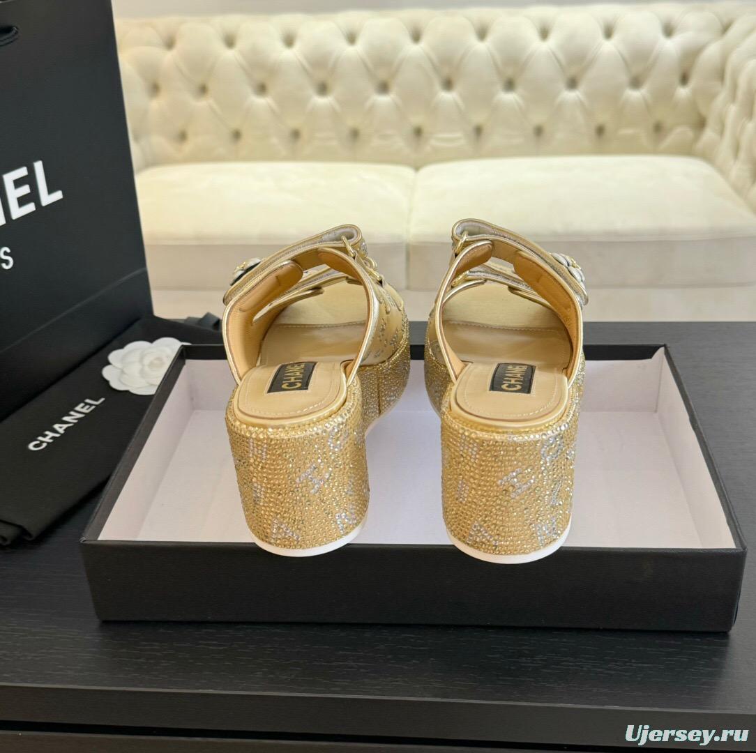 2025 Women Chanel Gold Leather Slippers LY00330