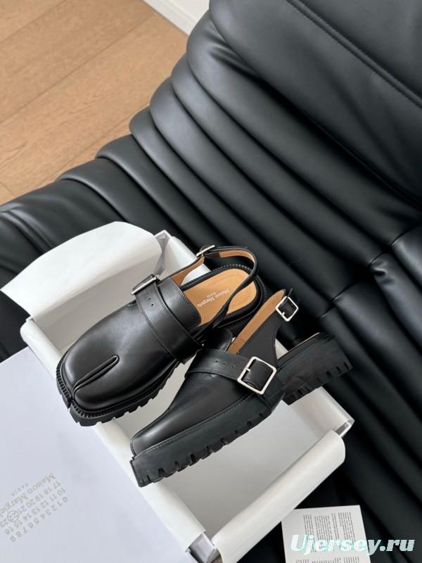 2025 Women MM6 Black Leather Sandals Tabi KFY00310