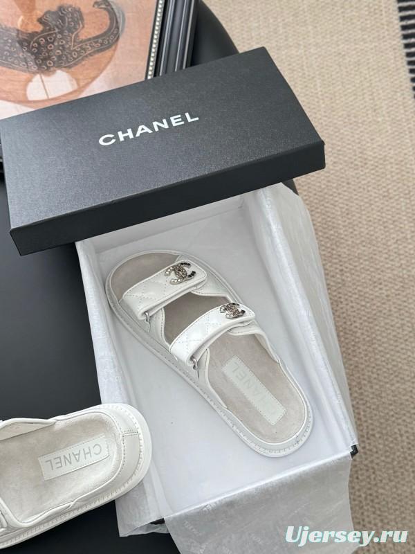 2025 Women Chanel White Leather Slippers LY00310