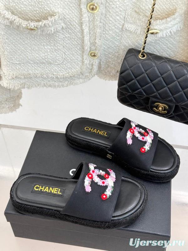 2025 Slippers Chanel Black Embroidered Fabric Slippers