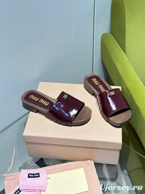 2025 Women Miu Miu Burgundy Patent Leather Slippers KFY00230