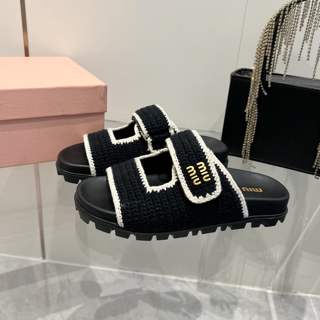2025 Miu Miu Black White Crochet Leather Slippers KFY00290