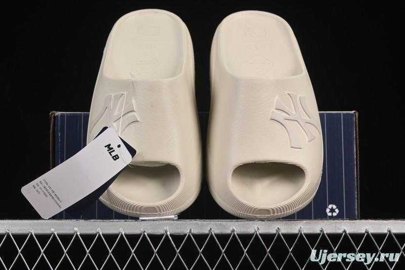 New York Yankees MLB Skipper Slide Summer Casual Sandals - 3ALPS015350IVS