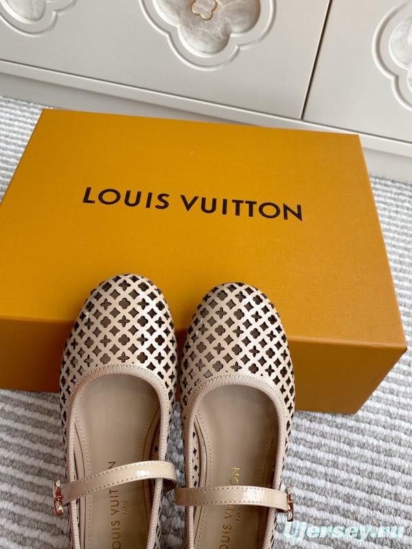 2025 Women Louis Vuitton Beige Leather Ballet Flat Laser Cut KFY00310