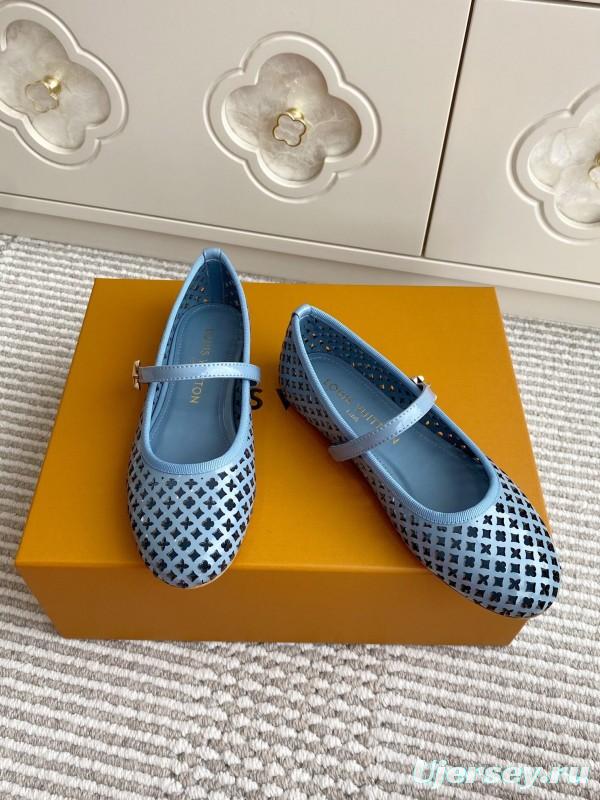 2025 Women Louis Vuitton Light Blue Patent Leather Mary Jane Flats KFY00310