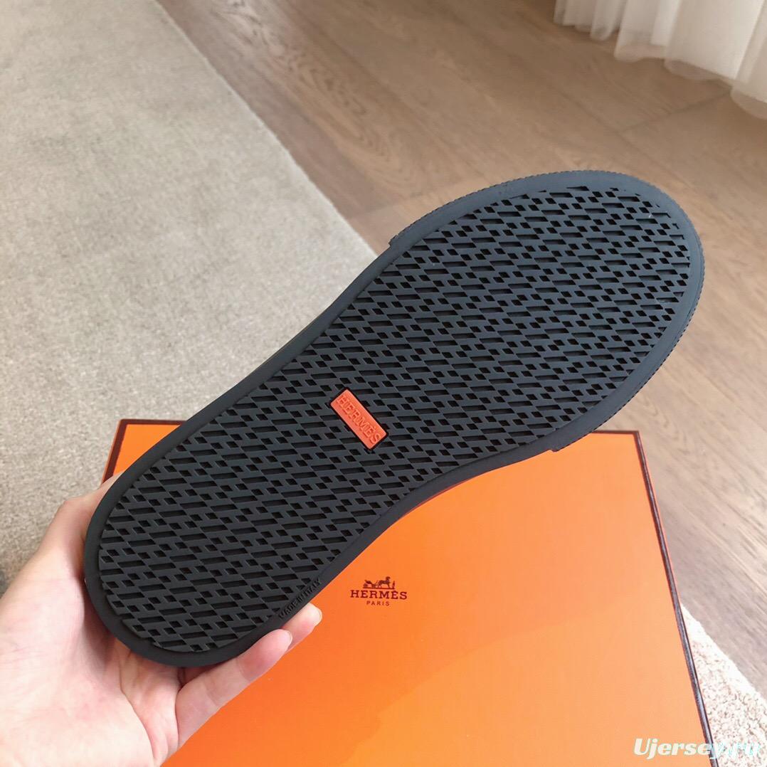 2025 Unisex Hermès Black Leather Sneakers AS00380