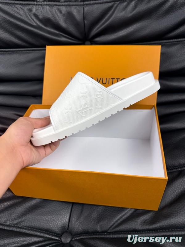 2025 Unisex Louis Vuitton White Leather Slippers AS00170