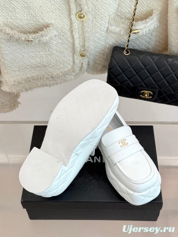 Chanel 25K Fall/Winter New Double C Platform Loafer Shoes with Waterproof Platform - KFY00320