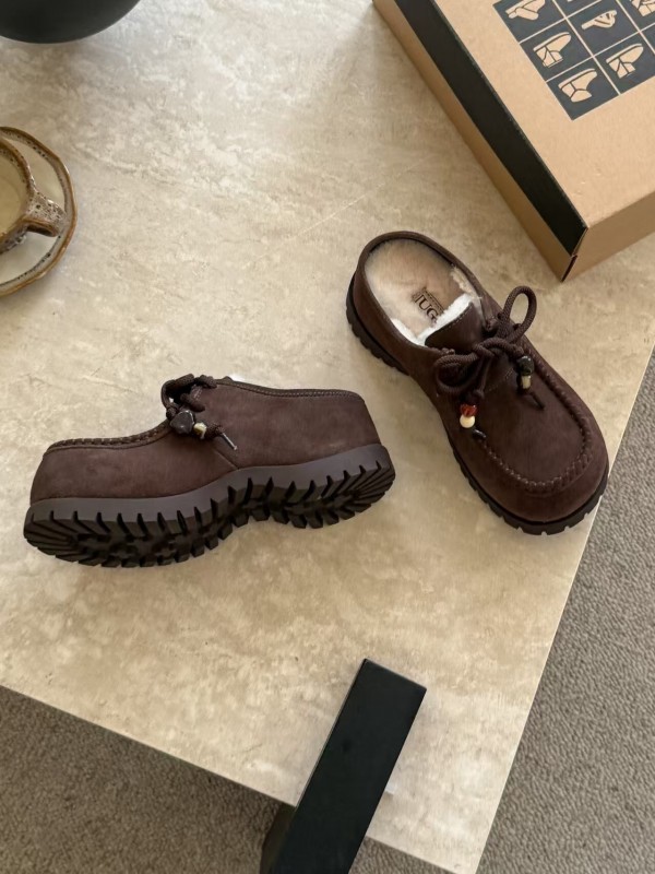 UGG Fall Winter 2025 Potato Wool Slippers Retro Acrylic Buckle Design - KFY00250