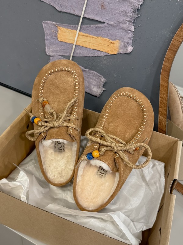 UGG 2025 Spring/Summer Collection Cozy Wool Slippers with Retro Buckle - KFY00240
