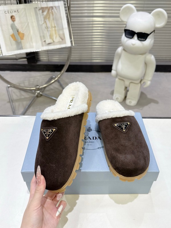 Prada Fall/Winter 2025 New Fur Mule Slippers Triangle Buckle Bread Head Half Slippers - KFY00270