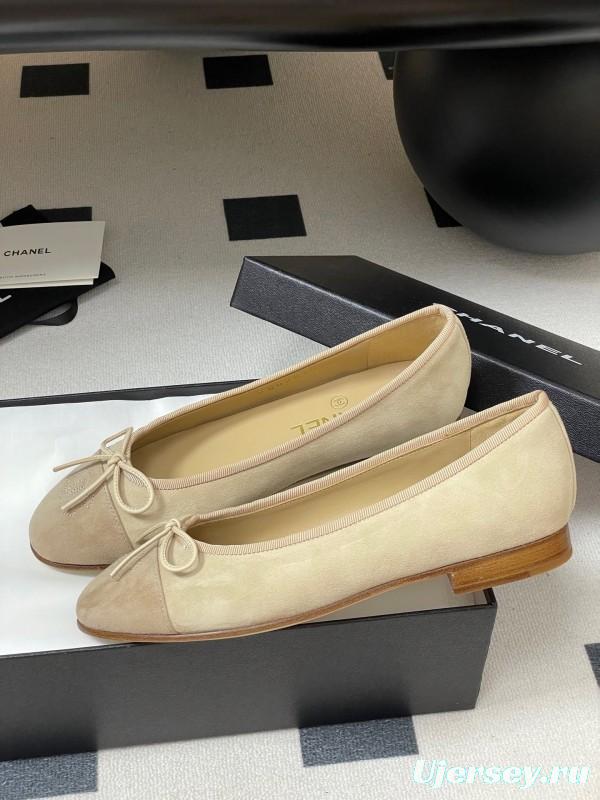 Chanel Ballet Flats with Bow Detail in Suede - KFY00300