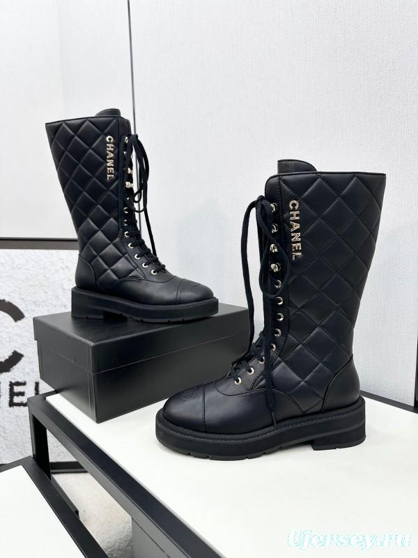 Chanel Fall/Winter Essential Short Boots with Rubber Foam Sole - LY00380