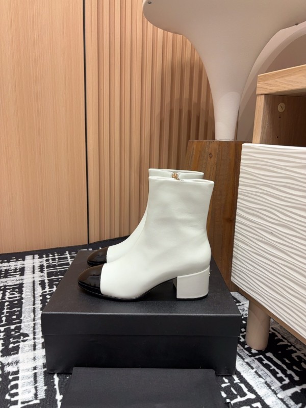 Chanel 2025/SS Quilted Patent Leather Block Heel Elastic Ankle Boots - LY00350