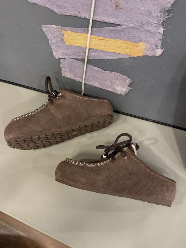 UGG 2025 Spring/Summer Collection Plush Wool Slippers with Vintage Buckle - KFY00240