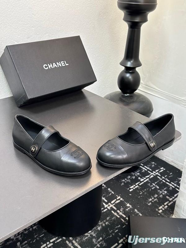 Chanel Quilted Slippers with Diamond Pattern Design - KFY00280