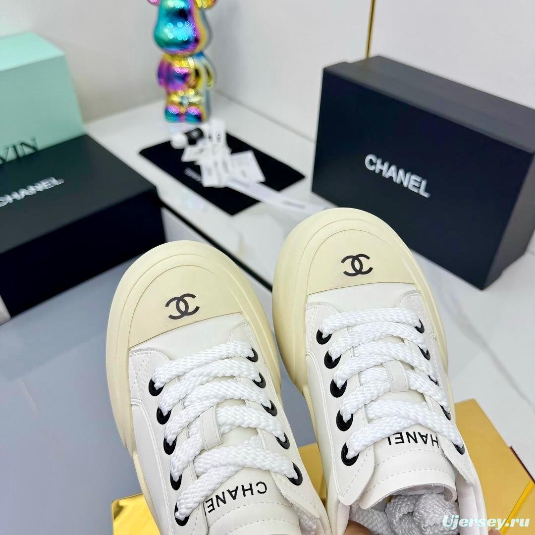 Chanel 2025 SS Casual Sneakers Panda Color Bread Shoes - LY00320