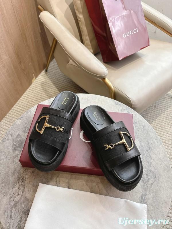 Gucci Women's Sandals with Horsebit Detail and Gold Hardware - LY00270