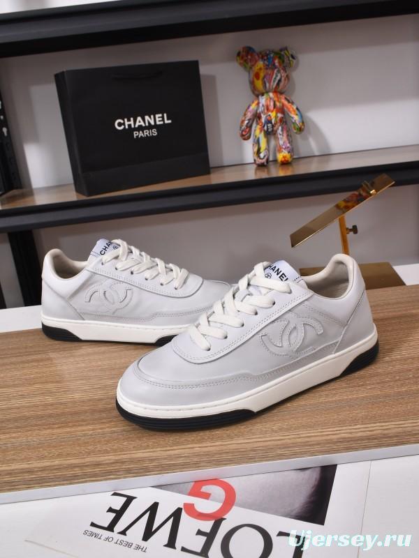 Chanel Loafers Classic Style with Gradient Logo and Platform Sole - KFY00350