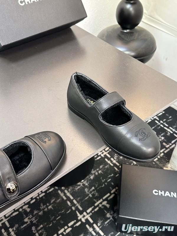 Chanel 2025 SS French Mary Jane Flat Shoes with Fur Trim - KFY00300