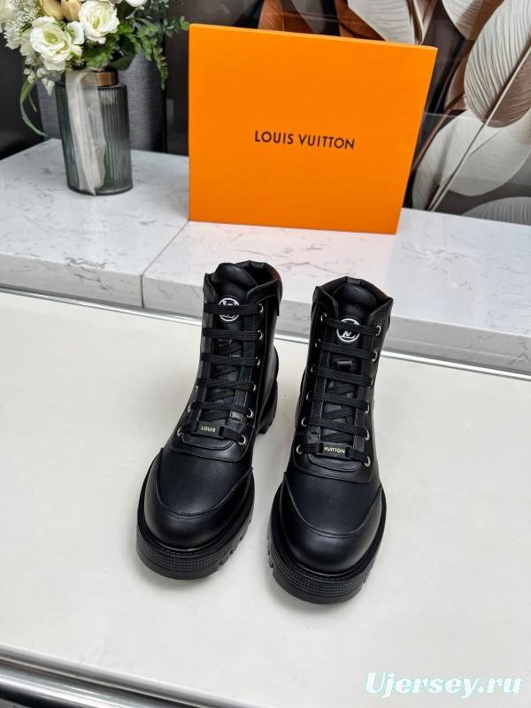 Louis Vuitton Territory Flat Boots with Monogram Embossing and Metal Eyelets - LY00310