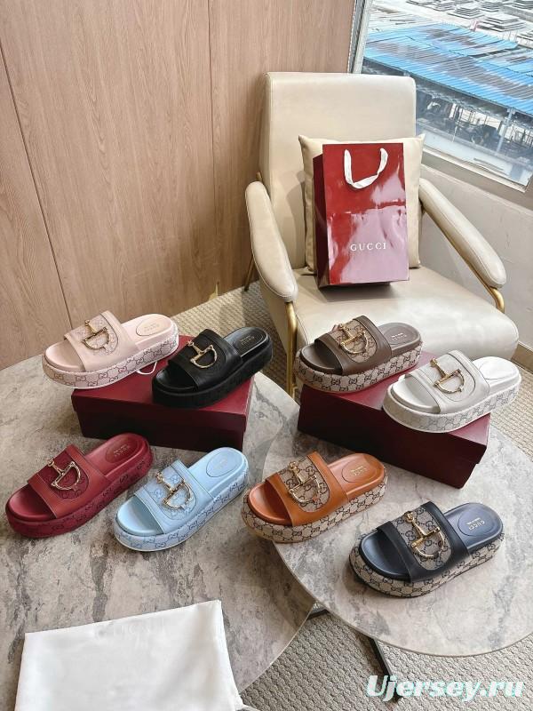 Gucci Women's Sandals with Horsebit Detail and Gold Hardware - LY00270