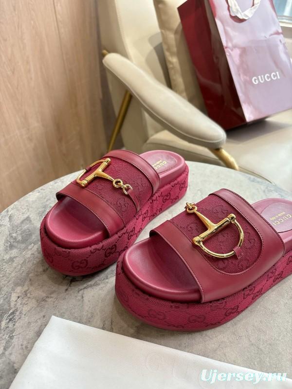 Gucci Women's Sandals with Iconic Horsebit Detail and Gold Hardware - LY00270