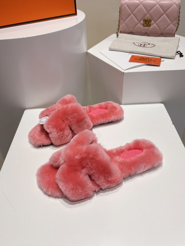 Hermès Autumn Winter Flat Fur Slippers - LY00240