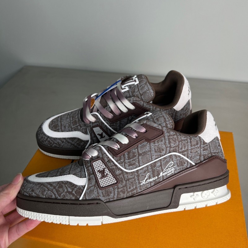Louis Vuitton 2025 Spring/Summer Collection Luxury Sneakers with Signature Logo and Dual-Color TPU Outsole - YC
