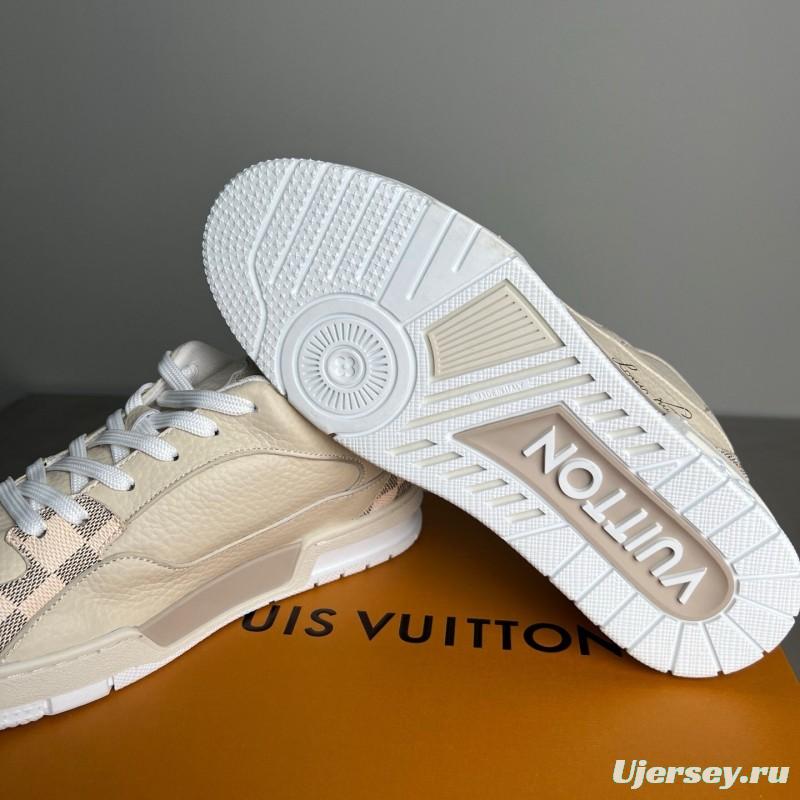 Louis Vuitton 2025 Spring/Summer Collection Luxury Sneakers with Signature Logo and Dual-Color TPU Outsole - YC