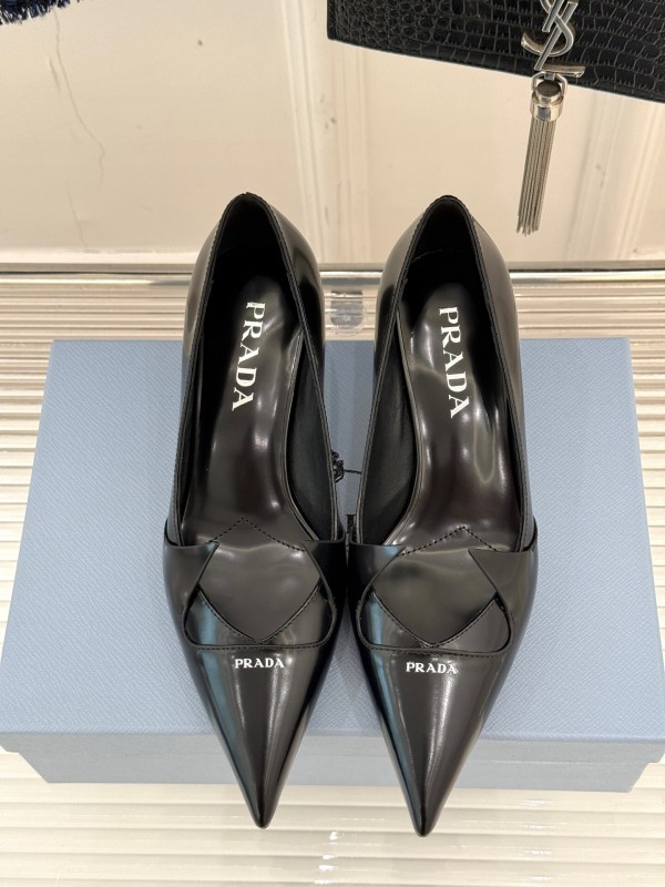 Prada 2025 SS Catwalk Pointed Toe Kitten Heel Single Shoes - KFY00310