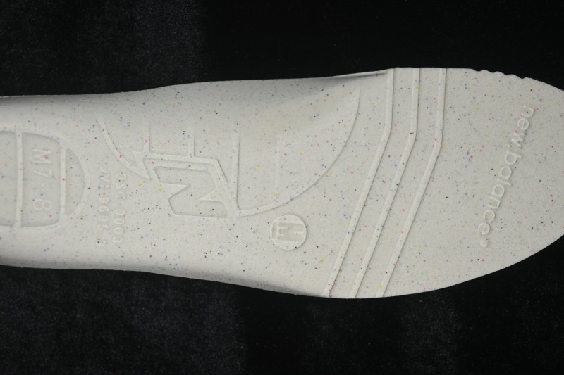 New Balance 1906 Series Retro Running Shoes with Breathable Mesh and T-Beam Support - U1906ROG