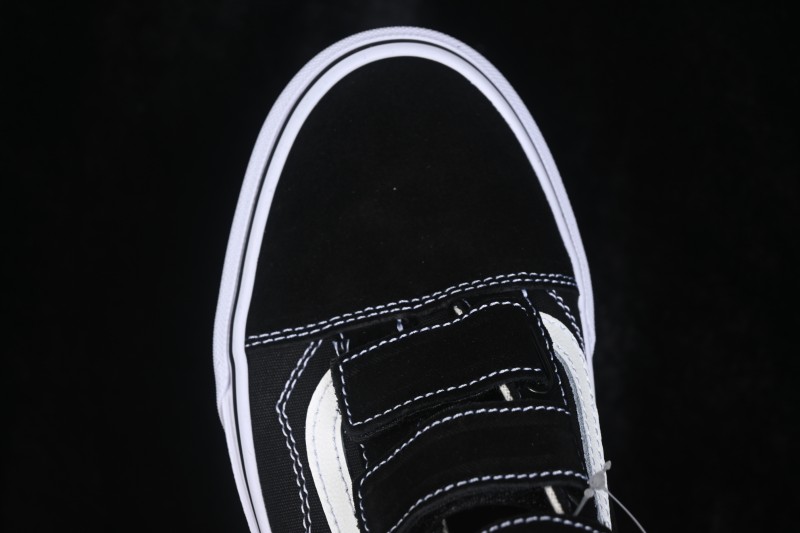 Vans Old Skool Low-Top Casual Skateboarding Shoes with Hook-and-Loop Closure - VN0A3D29OIU