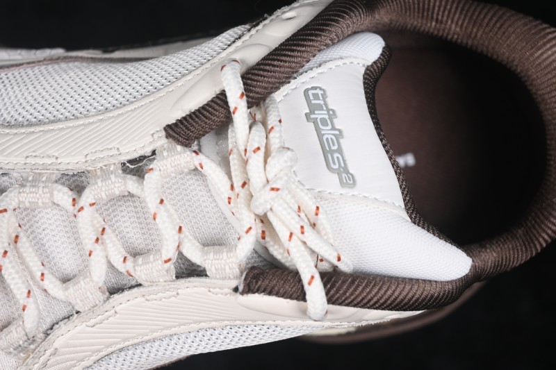 Balenciaga Triple S 2 Retro Running Shoes with Chunky Sole Design - WTRS22290