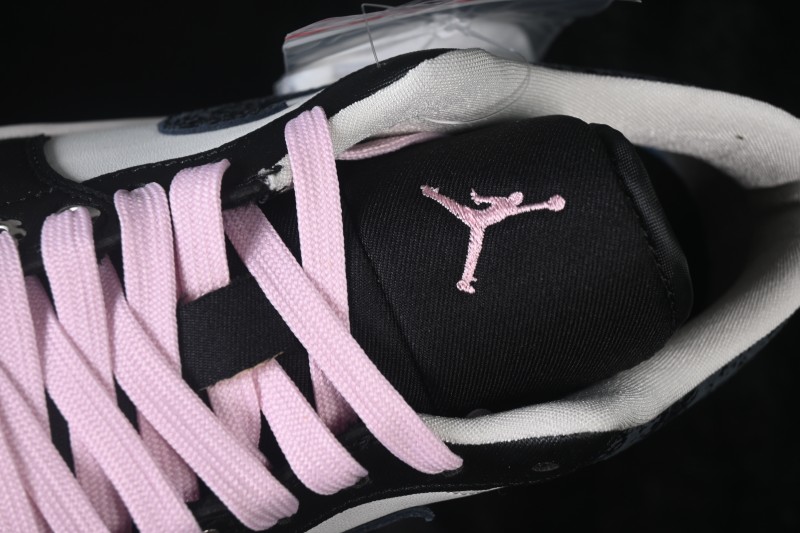 Nike Air Jordan 1 Low Retro Basketball Shoes with Cracked Leather and Black-White Colorway - II0595-001