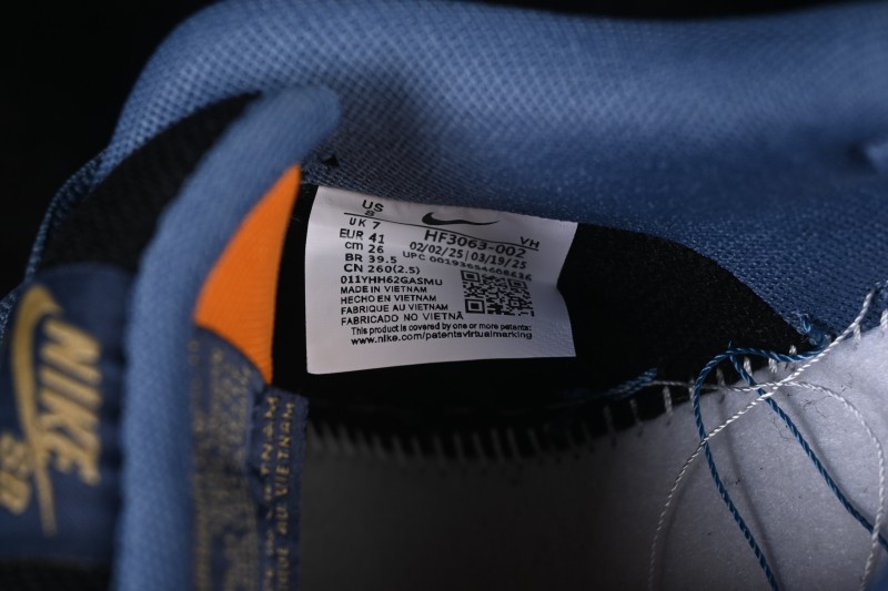 Nike SB Dunk Low Smoke Blue Skateboarding Shoes with Suede Overlays - HF3063-002