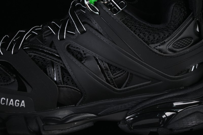 Balenciaga Track Charms Man Running Shoes with Transparent Heel Strap Detail - WTRHM1000