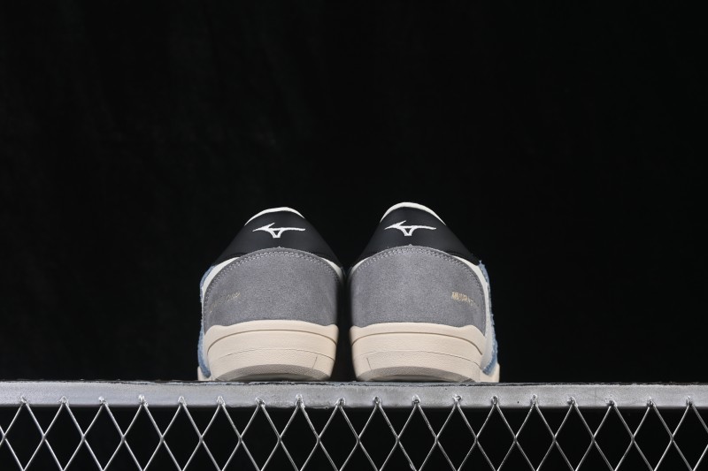 Mizuno CT Club Retro Casual Low-Top Skate Shoes with Breathable Comfort - D1GH261002