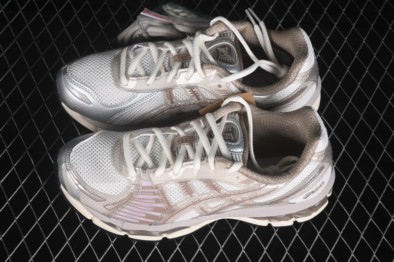Asics Gel-Nimbus 12.1 Retro Running Shoes with Breathable Mesh Upper and 360-Degree Gel Cushioning - 1203B144-100