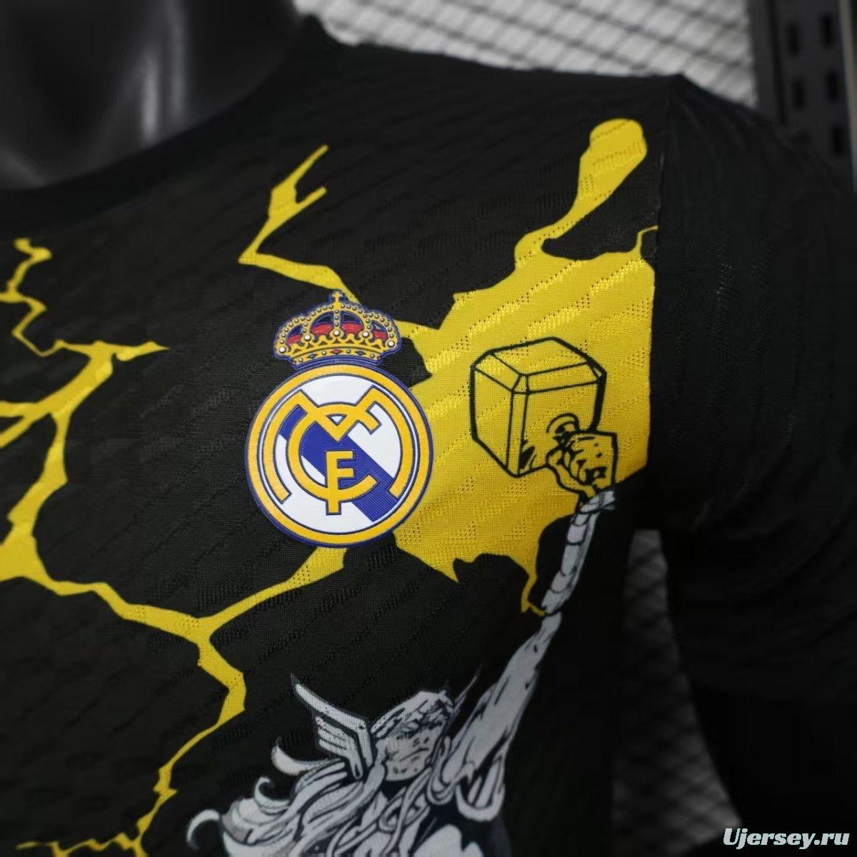 Player Version 25/26 Real Madrid x Avengers Graphic Black Jersey