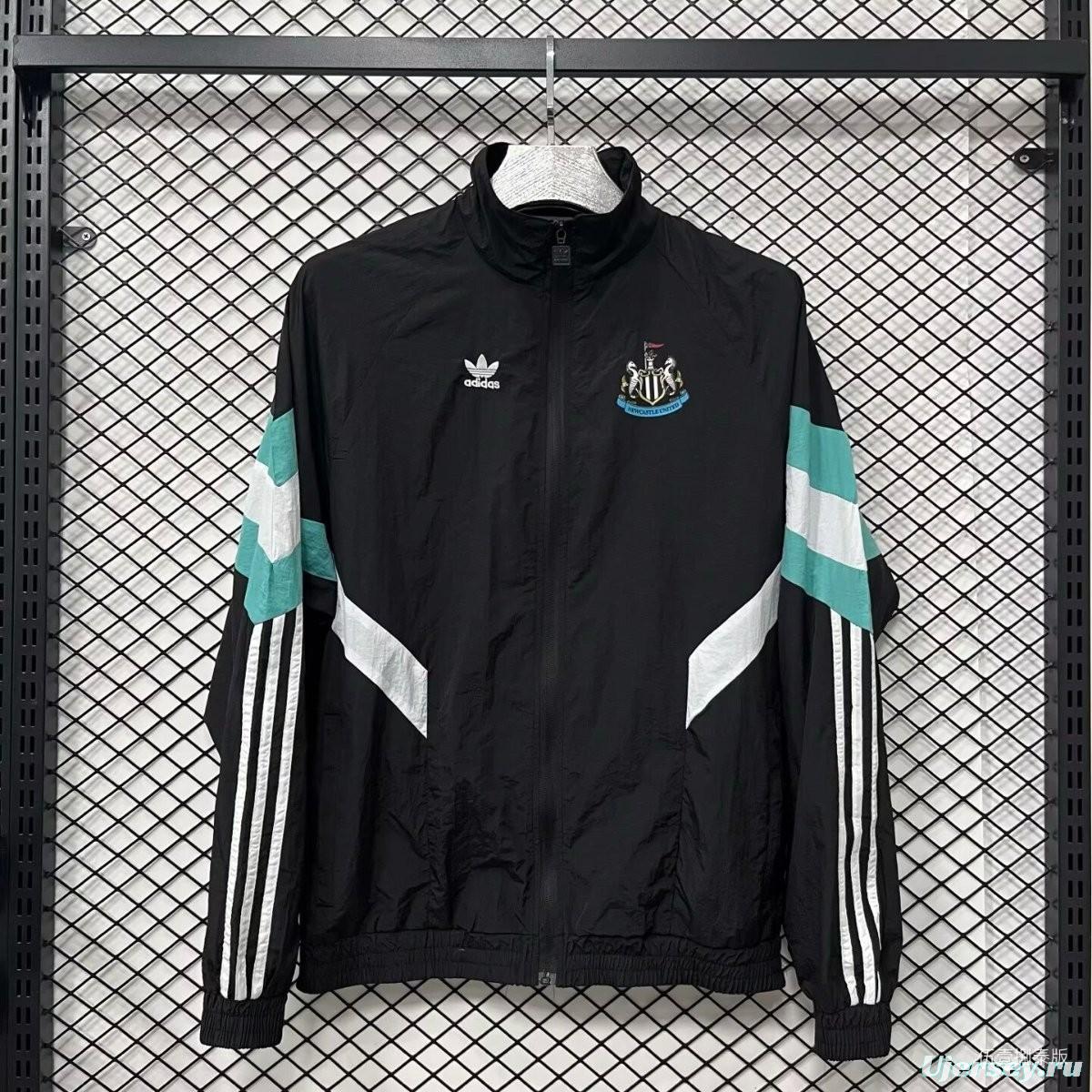 25/26 Newcastle United Black Full Zipper Windbreaker